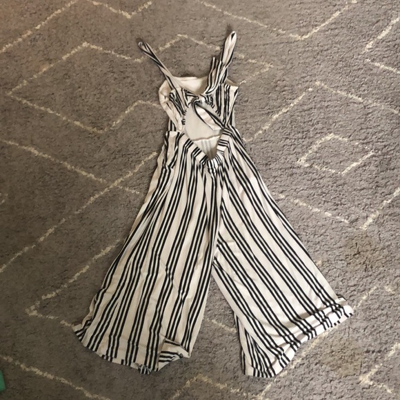 ‼️SOLD‼️Black and white romper with open back! - Picture 3 of 5